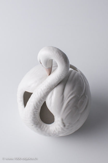 Beautifully detailed crafted swan by Spain Llardo