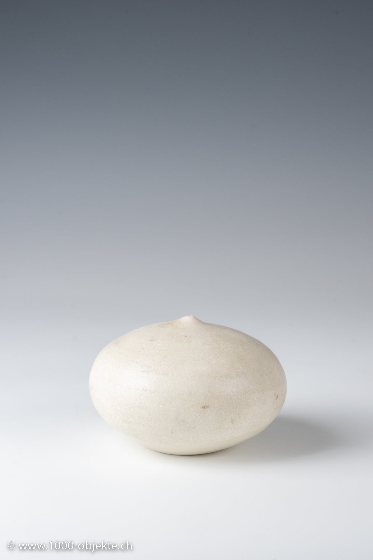 Toshiko Takaezu solid cream moon pot